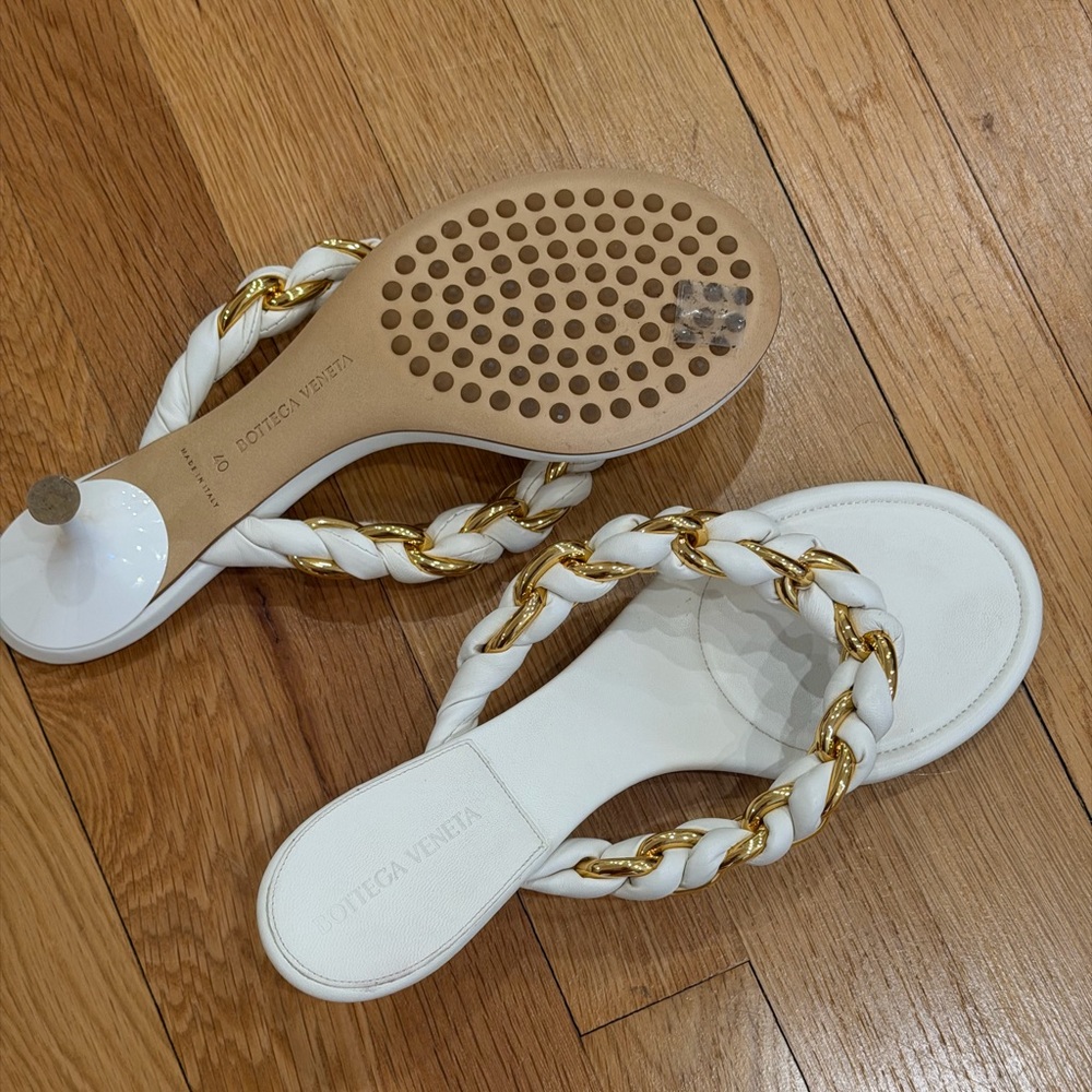 Bottega Venetta thong sandals - Picture 2 of 3